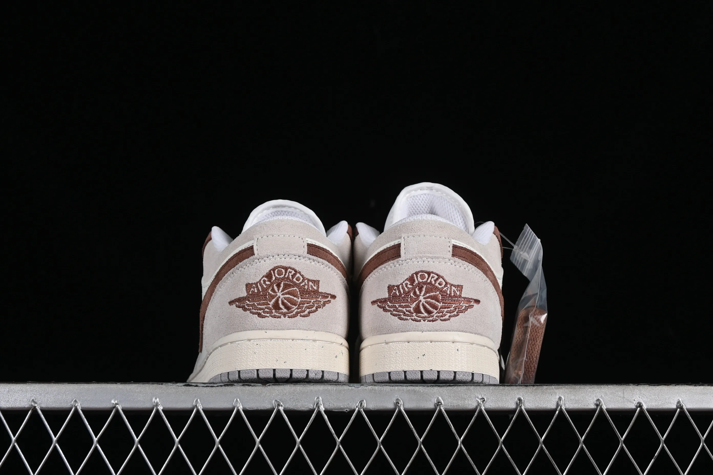 All categories Air Jordan Jordan series basketball shoes Air Jordan 1 Low Z version Air Jordan 1 Low AJ1 Joe 1 taupe low-top cultural and leisure sports sneakers HF1567-200